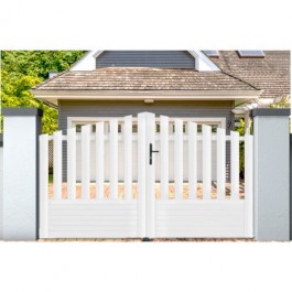 Portail battant PVC standard ALENÇON blanc CONVEXE (présenté en ambiance)